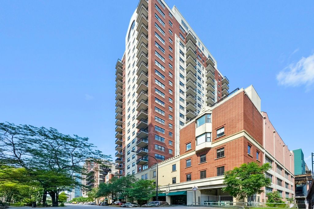 Photo for 1529 S State Street #6, Chicago, IL 60605 (MLS # 12502148)