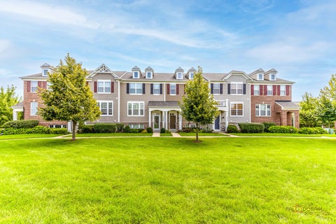 Photo of 3211 Coral Lane, Glenview, IL 60026 (MLS # 12772306)