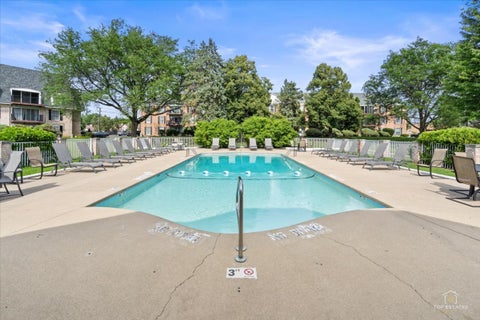 Tiny photo for 5101 Carriageway Drive #205, Rolling Meadows, IL 60008 (MLS # 12726683)