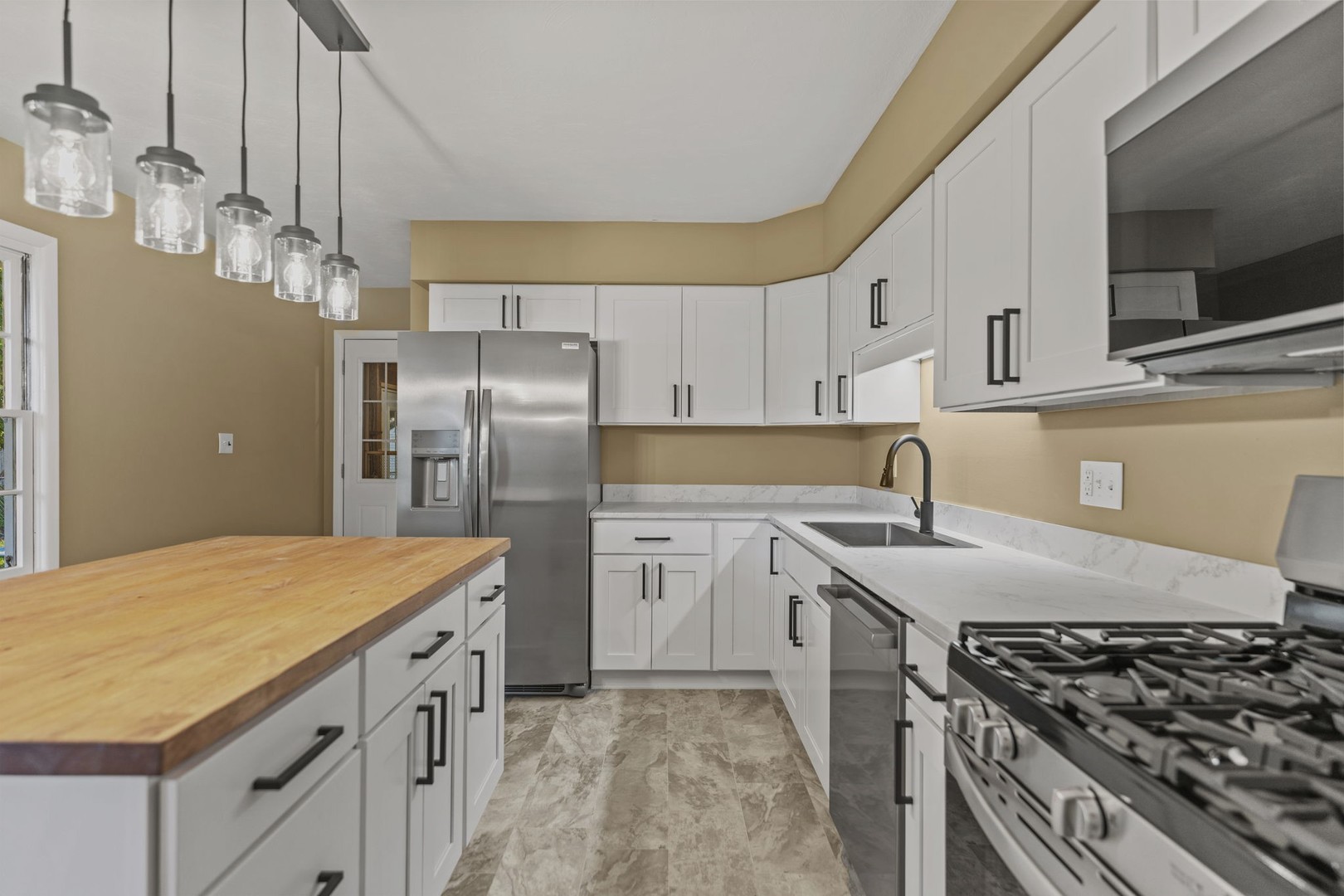 Belvidere, Illinois 61008, United States, 3 Bedrooms Bedrooms, ,2 BathroomsBathrooms,Residential,Contingent,251544