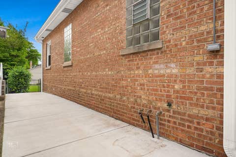 Tiny photo for 10016 S Clifton Park Avenue, Evergreen Park, IL 60805 (MLS # 12719079)