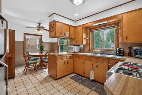 Tiny photo for 10016 S Clifton Park Avenue, Evergreen Park, IL 60805 (MLS # 12719079)