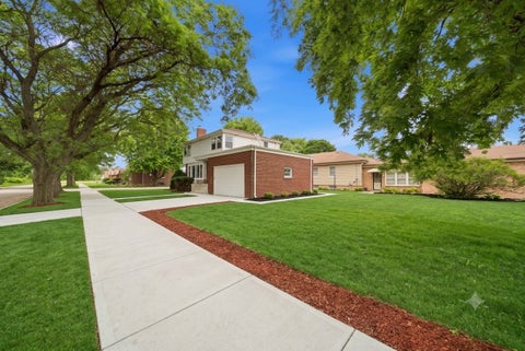 Tiny photo for 11659 S Maplewood Avenue, Chicago, IL 60655 (MLS # 12692176)