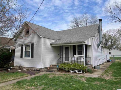 Photo of 2611 Chestnut St St, Quincy, IL 62301 (MLS # 12613729)