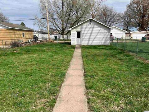 Tiny photo for 2611 Chestnut St St, Quincy, IL 62301 (MLS # 12613729)