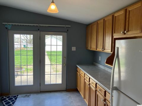 Tiny photo for 2611 Chestnut St St, Quincy, IL 62301 (MLS # 12613729)