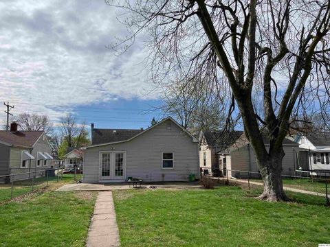 Tiny photo for 2611 Chestnut St St, Quincy, IL 62301 (MLS # 12613729)