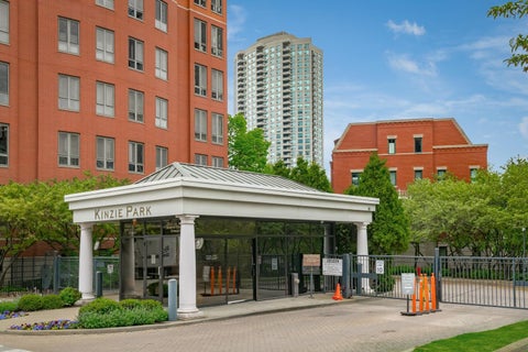 Tiny photo for 501 N CLINTON Street #1303, Chicago, IL 60654 (MLS # 12628767)