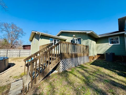 Tiny photo for 725 Old Orchard Drive, Benton, IL 62812 (MLS # 12579714)