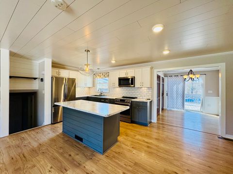 Tiny photo for 725 Old Orchard Drive, Benton, IL 62812 (MLS # 12579714)