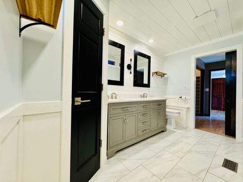 Tiny photo for 725 Old Orchard Drive, Benton, IL 62812 (MLS # 12579714)