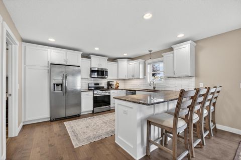 Tiny photo for 6326 Lillie Avenue, Davenport, IA 52806 (MLS # 100000413)