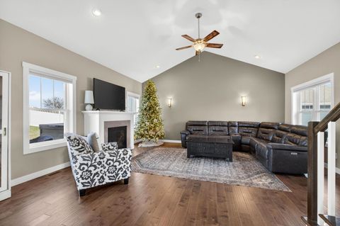 Tiny photo for 6326 Lillie Avenue, Davenport, IA 52806 (MLS # 100000413)