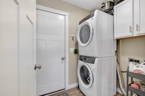 Tiny photo for 6326 Lillie Avenue, Davenport, IA 52806 (MLS # 100000413)