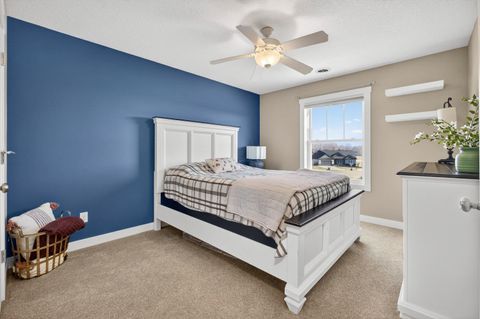 Tiny photo for 6326 Lillie Avenue, Davenport, IA 52806 (MLS # 100000413)