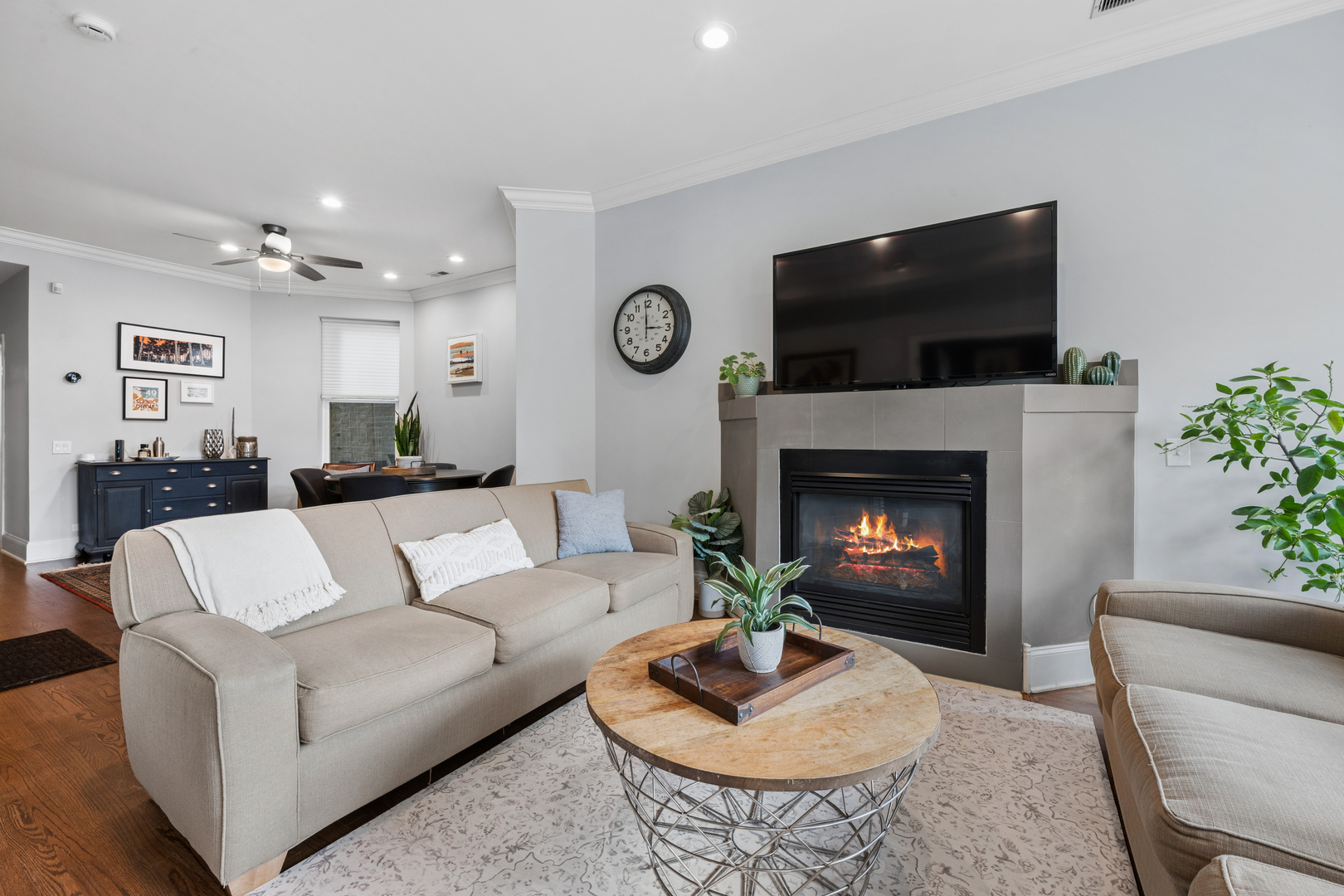 3745 N WILTON Avenue 2