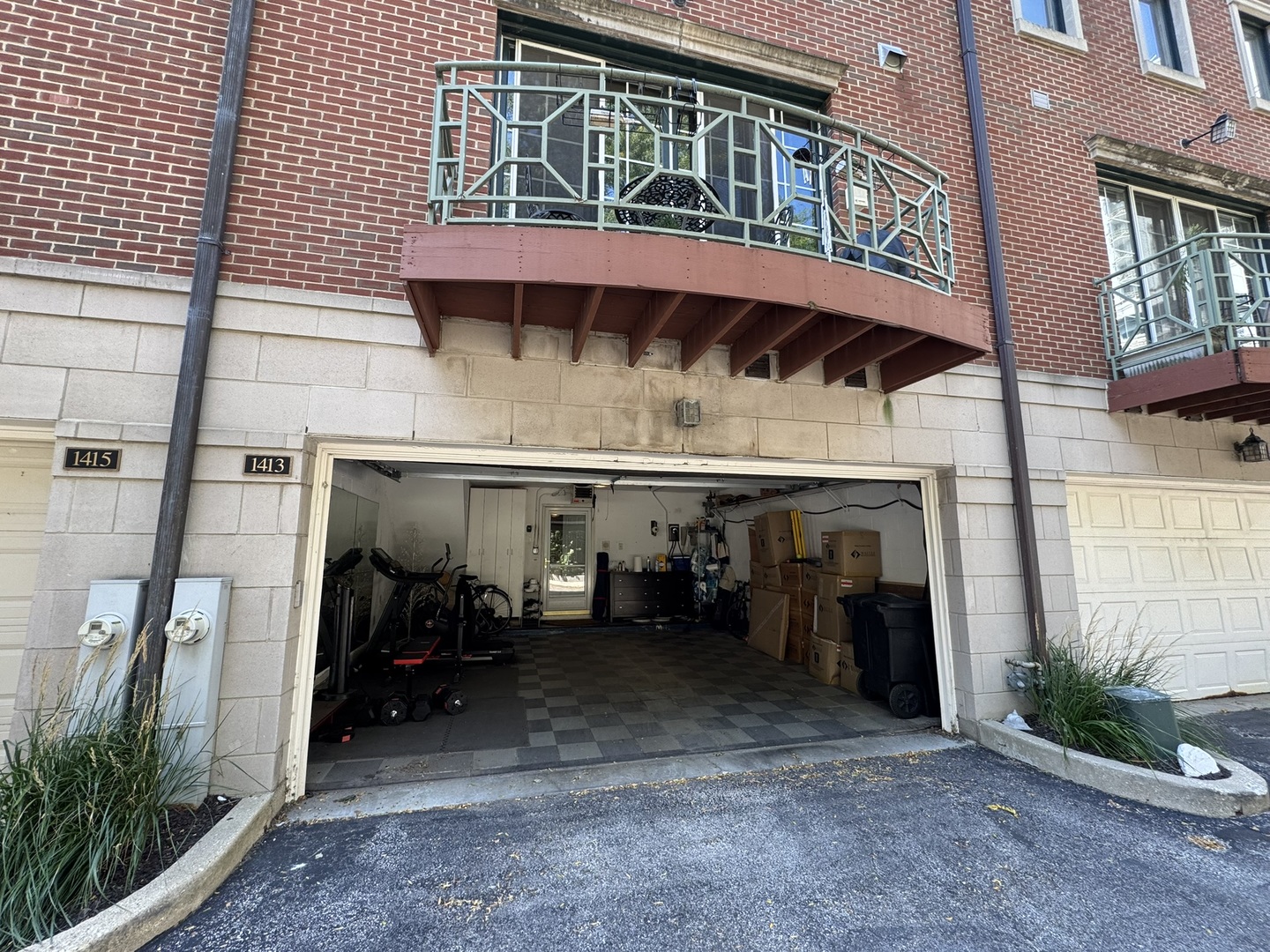 1413 S Prairie Avenue