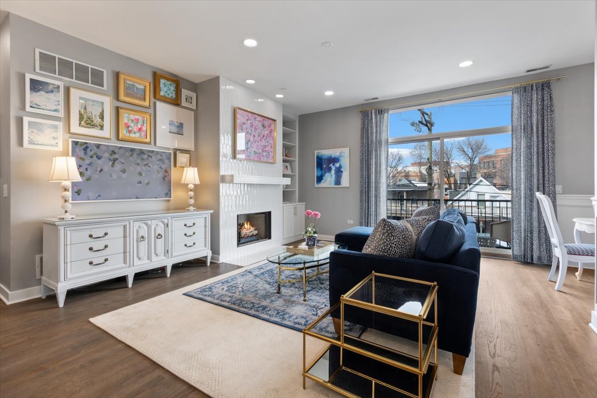 2342 W Bloomingdale Avenue 201