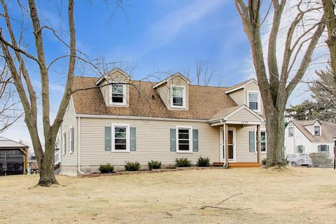 Tiny photo for 1607 W Plainfield Road, La Grange Highlands, IL 60525 (MLS # 12577187)