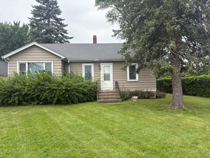 Photo 1 of 15 — 10 N Greenleaf Street, Gurnee, IL 60031