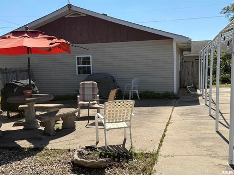 Tiny photo for 204 W Gelston Street, Valier, IL 62891 (MLS # EB459909)