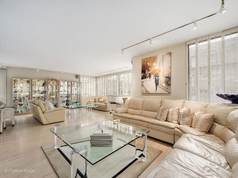 Tiny photo for 100 E Bellevue Place #3E, Chicago, IL 60611 (MLS # 12472082)