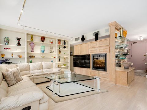 Tiny photo for 100 E Bellevue Place #3E, Chicago, IL 60611 (MLS # 12472082)