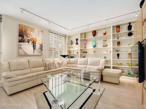 Tiny photo for 100 E Bellevue Place #3E, Chicago, IL 60611 (MLS # 12472082)