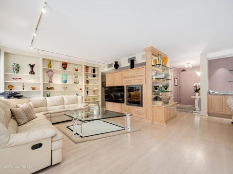 Tiny photo for 100 E Bellevue Place #3E, Chicago, IL 60611 (MLS # 12472082)