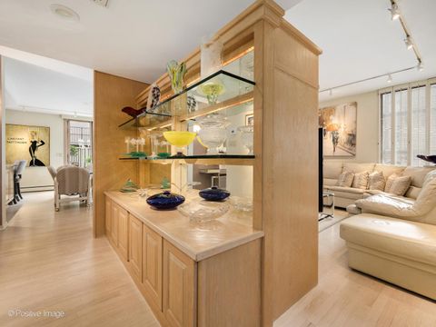 Tiny photo for 100 E Bellevue Place #3E, Chicago, IL 60611 (MLS # 12472082)