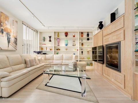 Tiny photo for 100 E Bellevue Place #3E, Chicago, IL 60611 (MLS # 12472082)