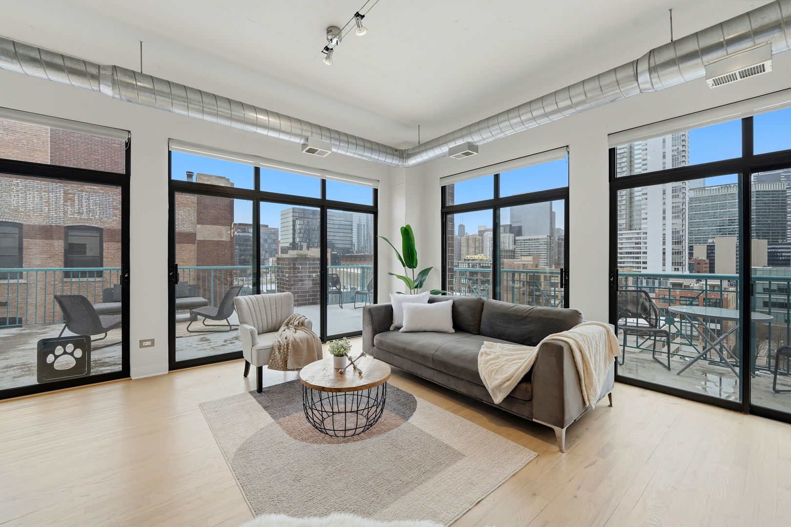 910 W Madison Street 808