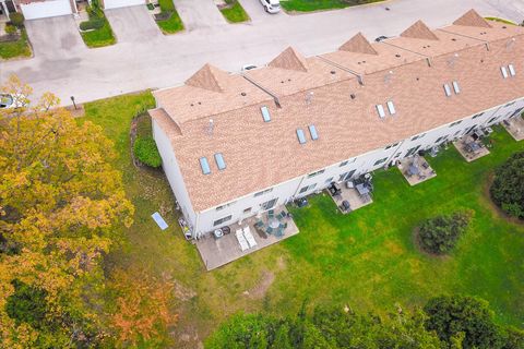 Tiny photo for 650 E Whispering Oaks Court, Palatine, IL 60074 (MLS # 12504102)