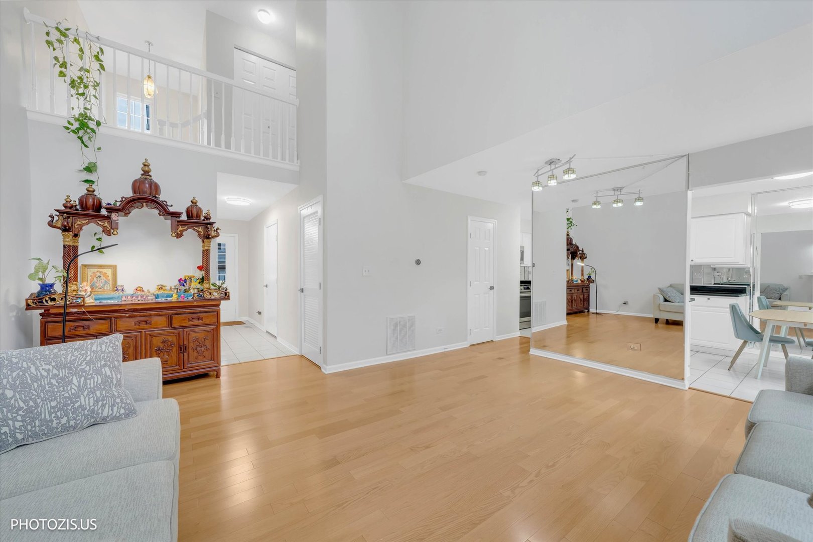 650 E Whispering Oaks Court