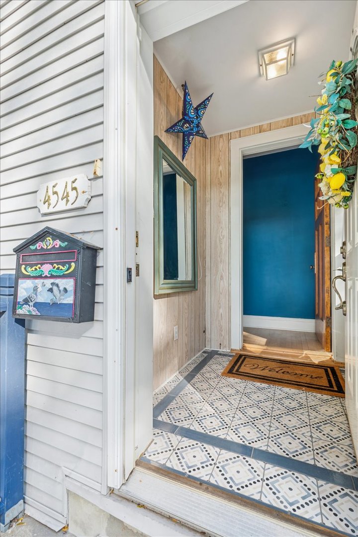 4545 N Kedvale Avenue