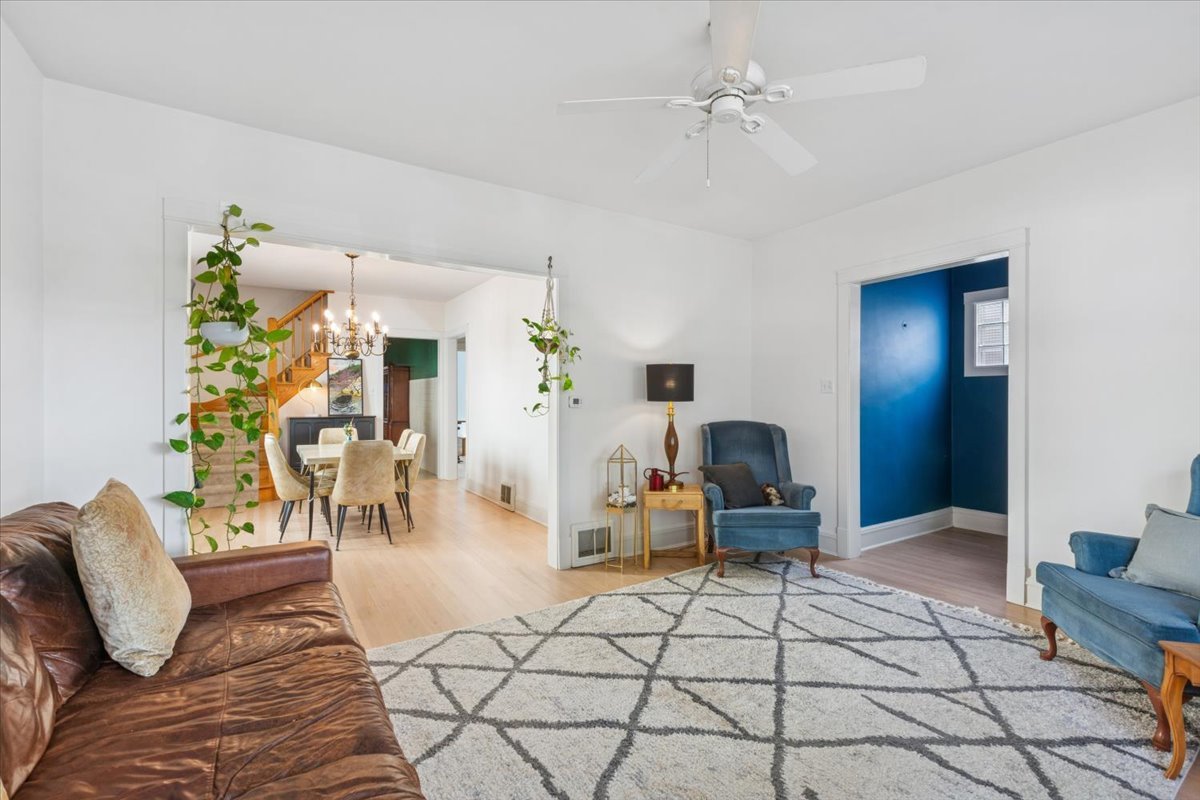 4545 N Kedvale Avenue