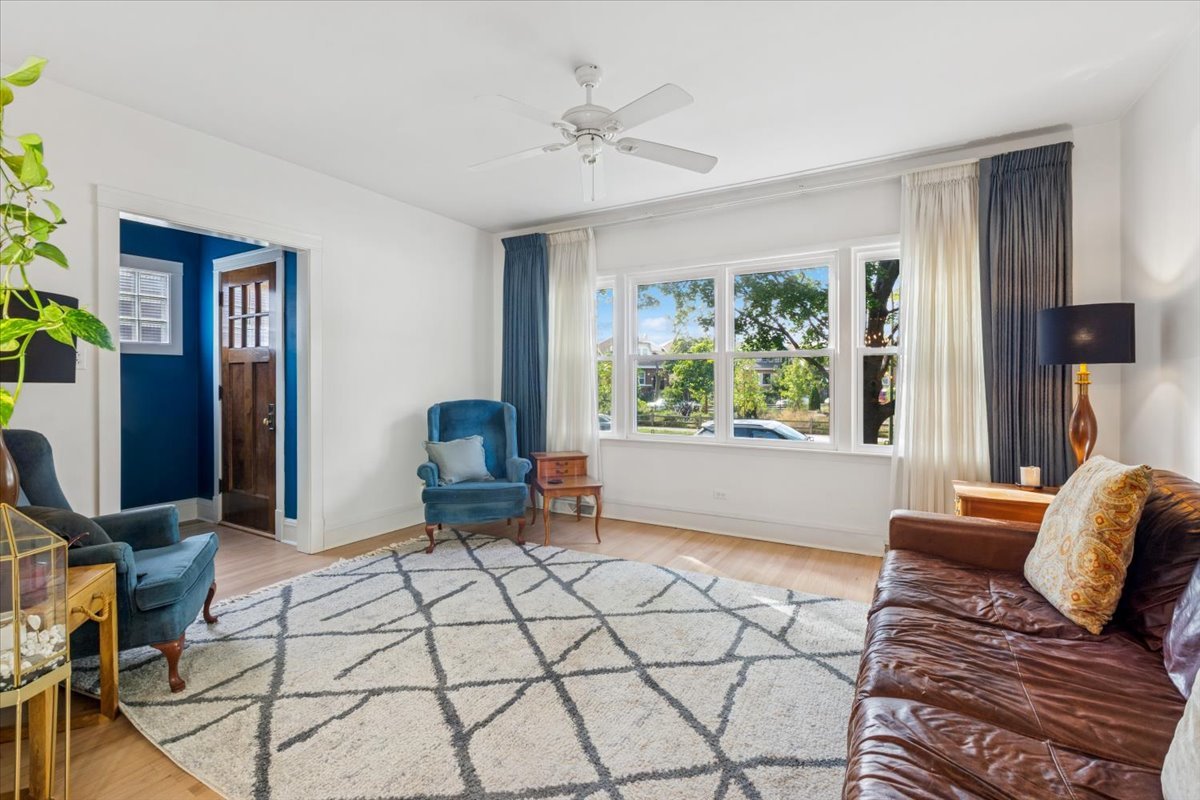 4545 N Kedvale Avenue