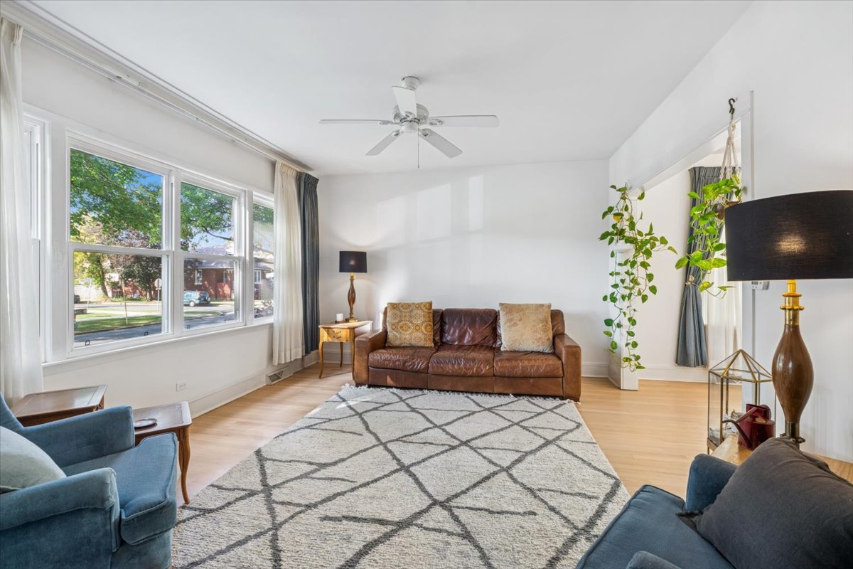 4545 N Kedvale Avenue