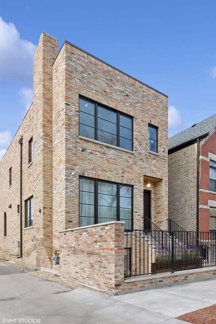 2014 N Winchester Avenue