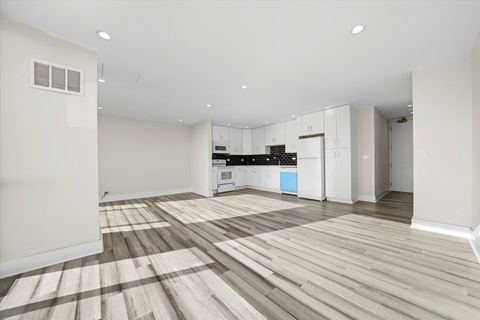 Tiny photo for 4343 N Clarendon Avenue #2810, Chicago, IL 60613 (MLS # 12465783)