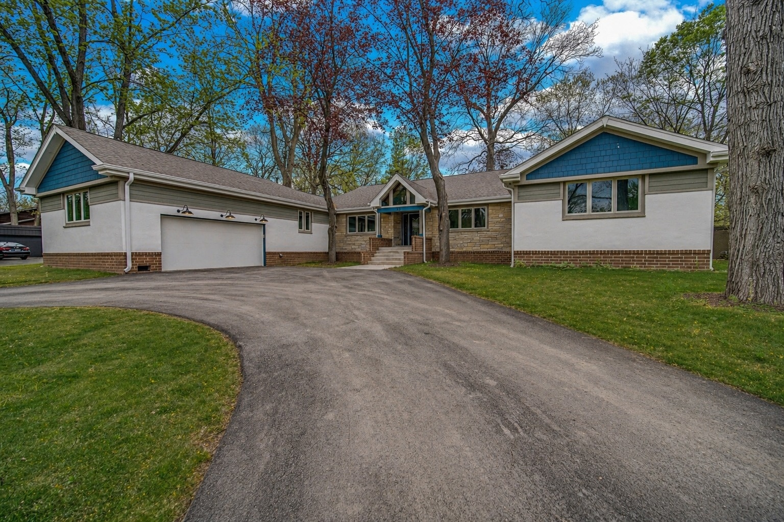 62 Lincolnshire Drive