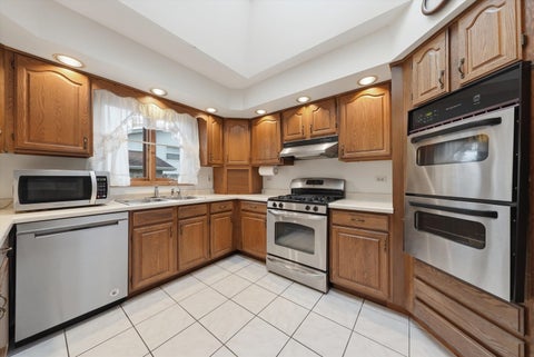 Tiny photo for 709 Jenkisson Avenue, Lake Bluff, IL 60044 (MLS # 12776011)