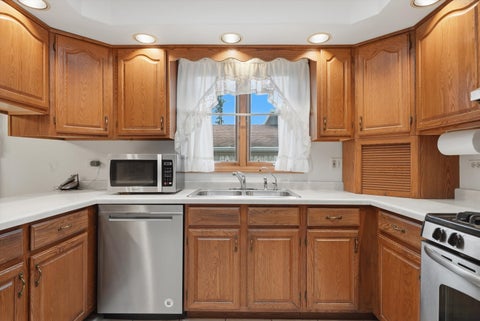 Tiny photo for 709 Jenkisson Avenue, Lake Bluff, IL 60044 (MLS # 12776011)