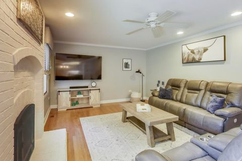 Tiny photo for 402 Hankes Road, Sugar Grove, IL 60554 (MLS # 12504931)