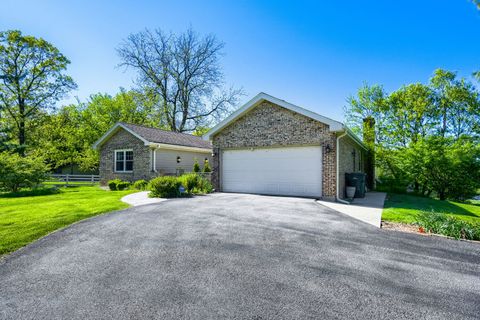 Photo of 22888 W North Lakewood Lane W, Lake Zurich, IL 60047 (MLS # 12646690)