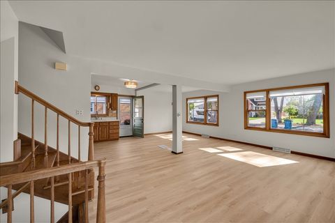 Tiny photo for 850 S Hillside Avenue, Elmhurst, IL 60126 (MLS # 12637153)