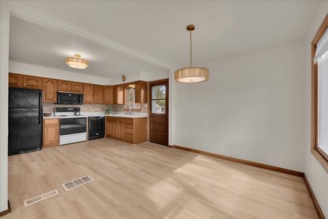 Tiny photo for 850 S Hillside Avenue, Elmhurst, IL 60126 (MLS # 12637153)