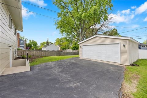 Tiny photo for 850 S Hillside Avenue, Elmhurst, IL 60126 (MLS # 12637153)
