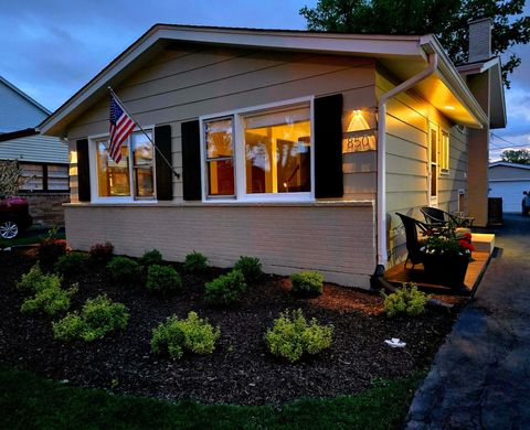 Tiny photo for 850 S Hillside Avenue, Elmhurst, IL 60126 (MLS # 12637153)