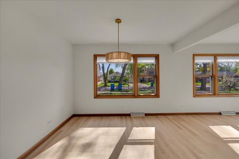 Tiny photo for 850 S Hillside Avenue, Elmhurst, IL 60126 (MLS # 12637153)